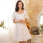 LOUISE – Robe de nuit victorienne en coton